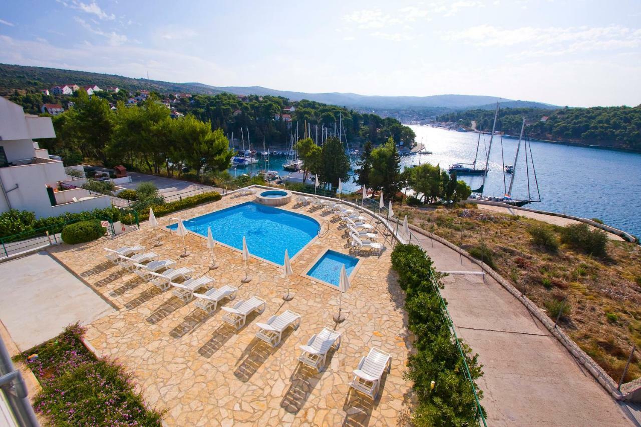 Milna - With Swimming Pool & Amazing Seaviews, Above Bijaka Lägenhet